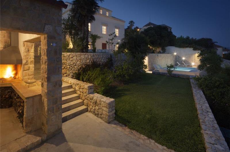 7 Bedroom Villa with Pool near Dubrovnik Old Town, sleeps 14-16