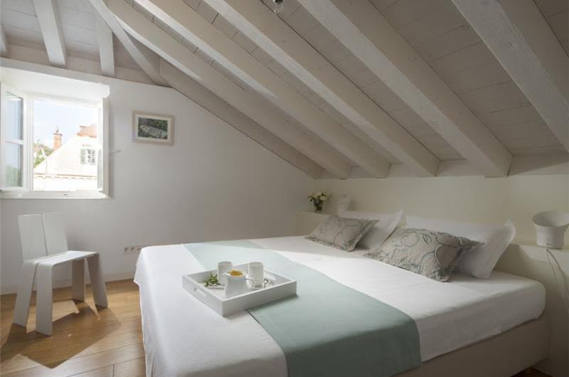 7 Bedroom Villa with Pool near Dubrovnik Old Town, sleeps 14-16