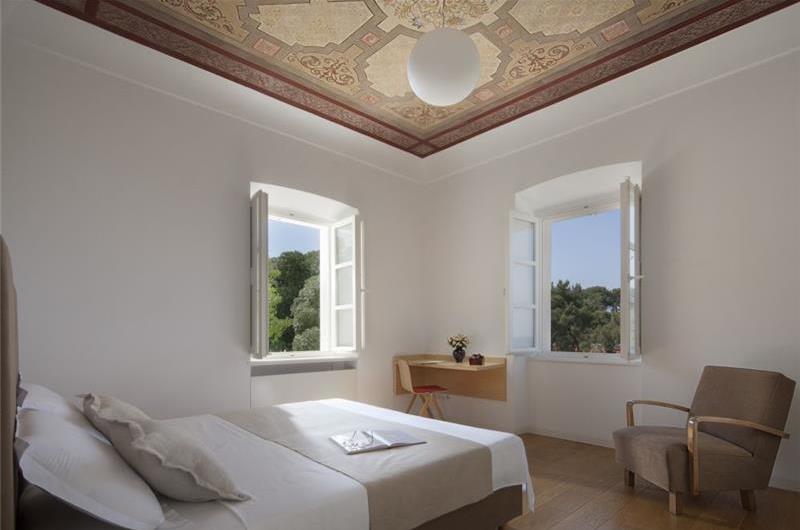 7 Bedroom Villa with Pool near Dubrovnik Old Town, sleeps 14-16