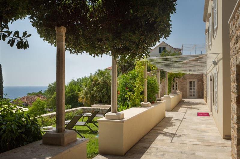 7 Bedroom Villa with Pool near Dubrovnik Old Town, sleeps 14-16