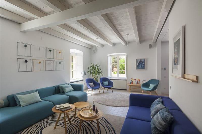 7 Bedroom Villa with Pool near Dubrovnik Old Town, sleeps 14-16