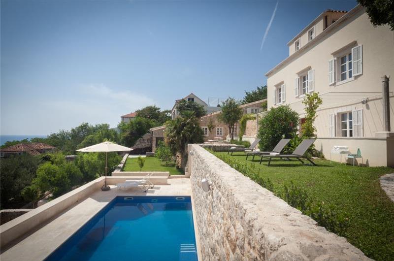 7 Bedroom Villa with Pool near Dubrovnik Old Town, sleeps 14-16