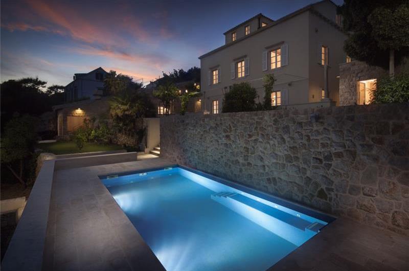 7 Bedroom Villa with Pool near Dubrovnik Old Town, sleeps 14-16
