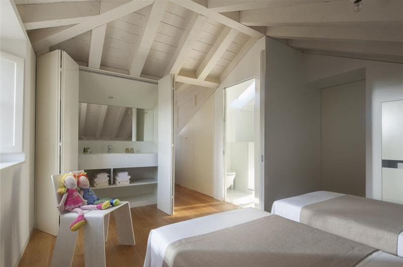 7 Bedroom Villa with Pool near Dubrovnik Old Town, sleeps 14-16