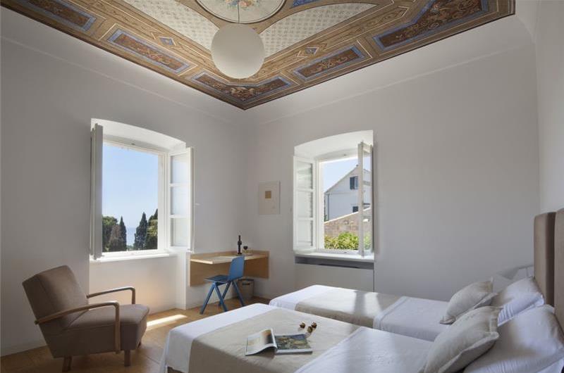 7 Bedroom Villa with Pool near Dubrovnik Old Town, sleeps 14-16