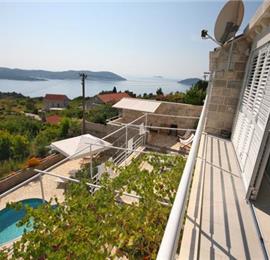 2 Bedroom Apartment with Shared Pool nr Dubrovnik, Sleeps 4