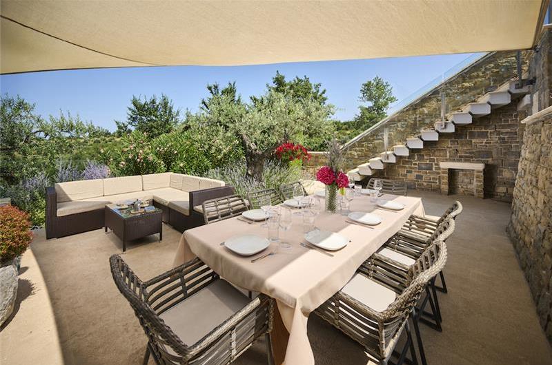 4 Bedroom Luxury Villa Retreat with Heated Infinity Pool near Buje, Sleeps 8-10
