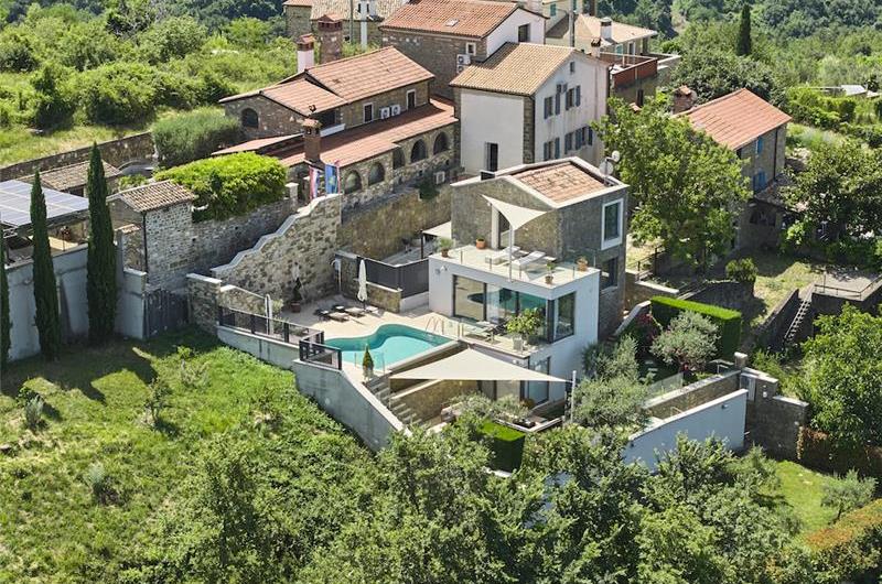 4 Bedroom Luxury Villa Retreat with Heated Infinity Pool near Buje, Sleeps 8-10