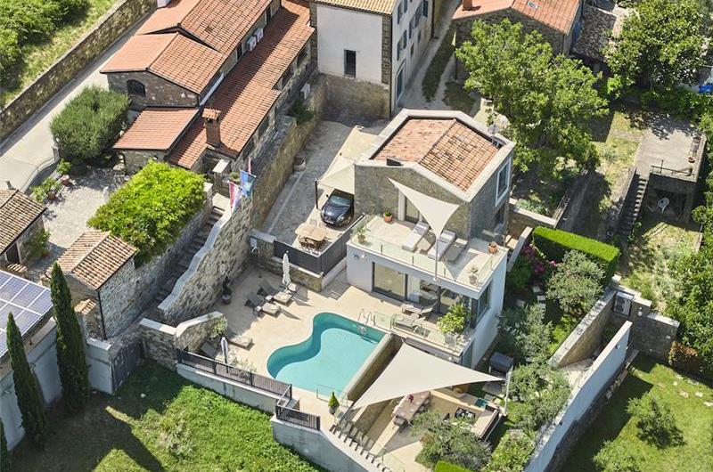 4 Bedroom Luxury Villa Retreat with Heated Infinity Pool near Buje, Sleeps 8-10