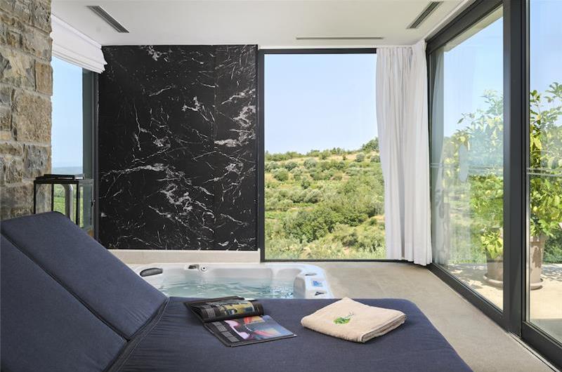 4 Bedroom Luxury Villa Retreat with Heated Infinity Pool near Buje, Sleeps 8-10
