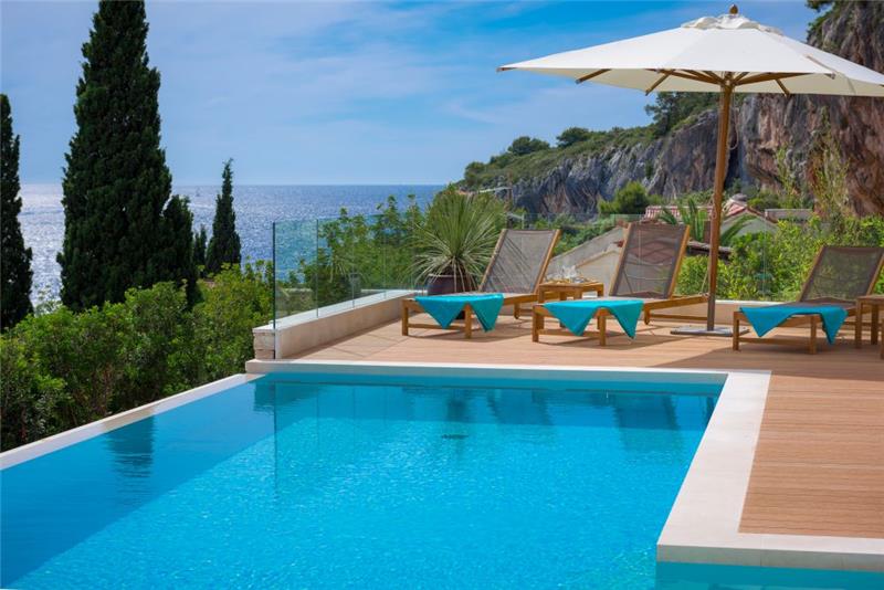 7 Bedroom Villa with Heated Infinity Pool and Sea Views near Hvar Town, sleeps 14