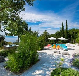 2 Bedroom Villa with Heated Pool, Tennis Courts and Sea Views near Opatija, sleeps 4