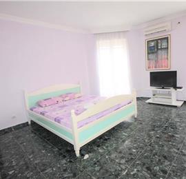 6 Bedroom Villa with Pool in Petrovac, sleeps 12