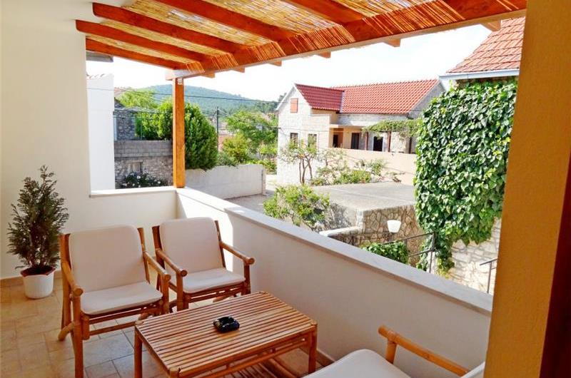 4 Bedroom Apartment near Jelsa, sleeps 8-9