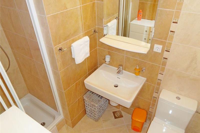 4 Bedroom Apartment near Jelsa, sleeps 8-9