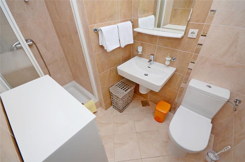 4 Bedroom Apartment near Jelsa, sleeps 8-9