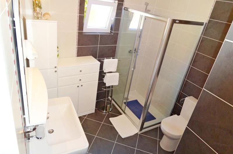 4 Bedroom Apartment near Jelsa, sleeps 8-9