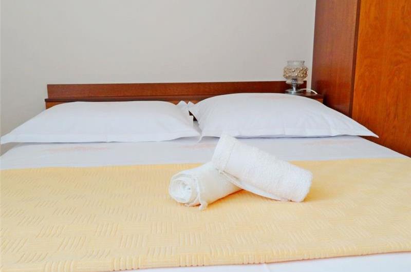 4 Bedroom Apartment near Jelsa, sleeps 8-9