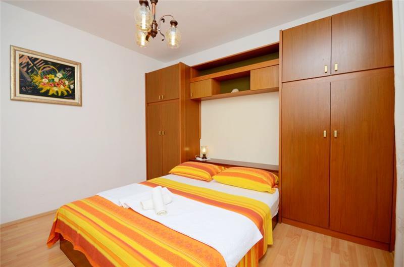4 Bedroom Apartment near Jelsa, sleeps 8-9