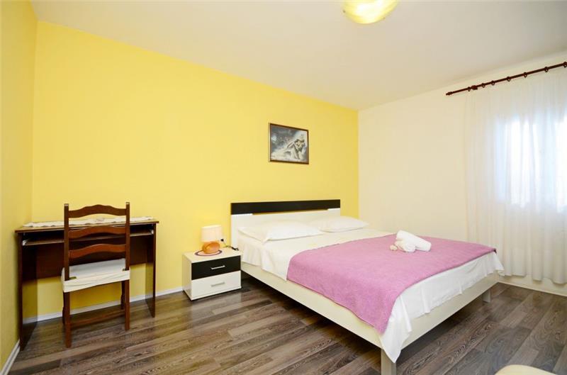 4 Bedroom Apartment near Jelsa, sleeps 8-9