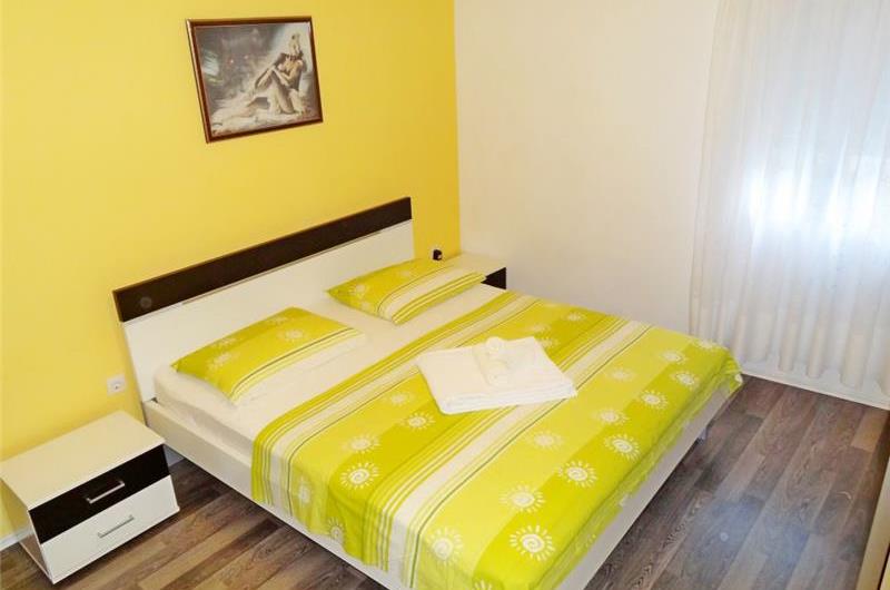 4 Bedroom Apartment near Jelsa, sleeps 8-9