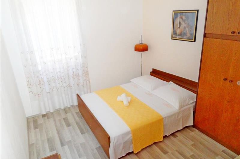 4 Bedroom Apartment near Jelsa, sleeps 8-9
