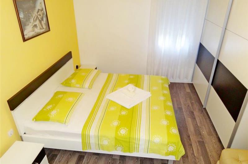 4 Bedroom Apartment near Jelsa, sleeps 8-9