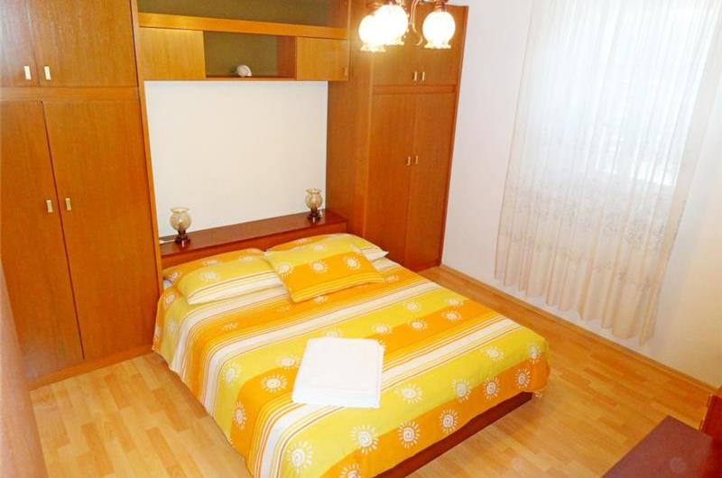4 Bedroom Apartment near Jelsa, sleeps 8-9