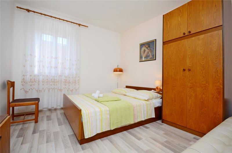 4 Bedroom Apartment near Jelsa, sleeps 8-9