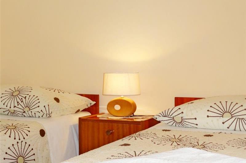 4 Bedroom Apartment near Jelsa, sleeps 8-9