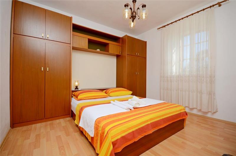 4 Bedroom Apartment near Jelsa, sleeps 8-9
