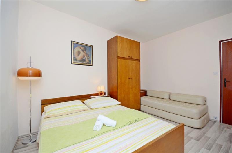 4 Bedroom Apartment near Jelsa, sleeps 8-9