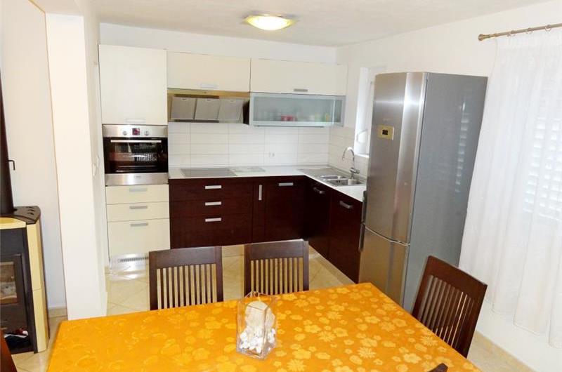 4 Bedroom Apartment near Jelsa, sleeps 8-9