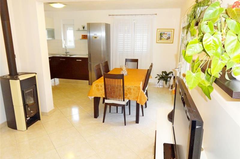 4 Bedroom Apartment near Jelsa, sleeps 8-9