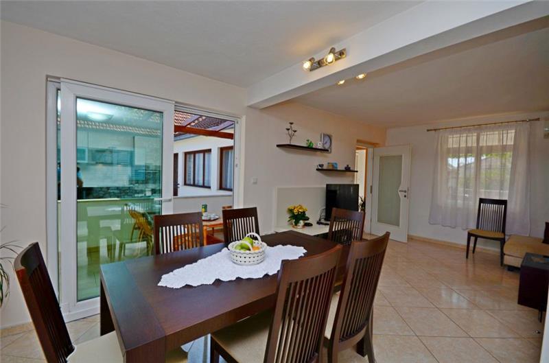 4 Bedroom Apartment near Jelsa, sleeps 8-9