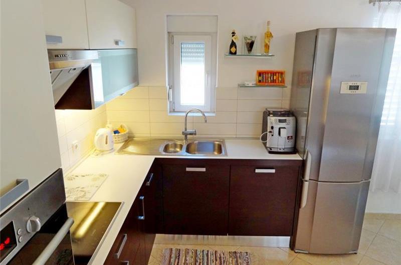 4 Bedroom Apartment near Jelsa, sleeps 8-9