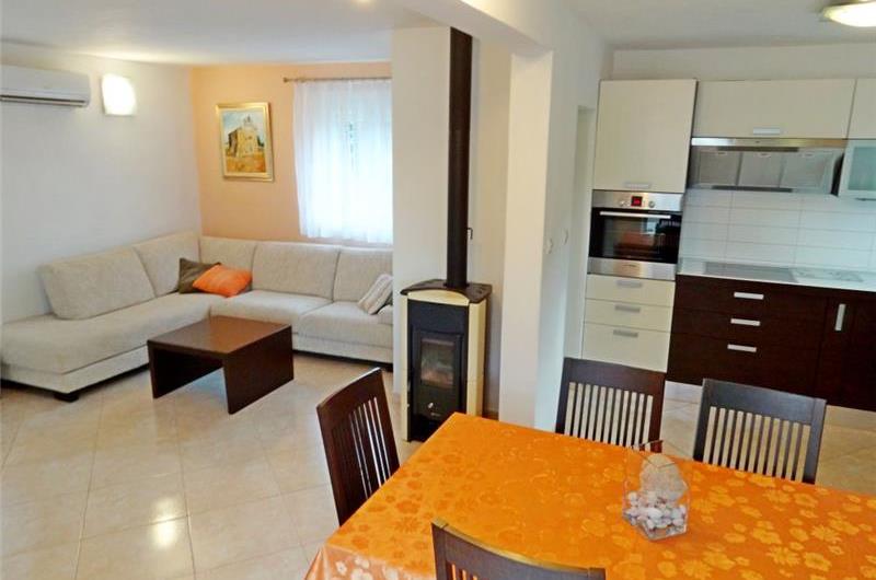 4 Bedroom Apartment near Jelsa, sleeps 8-9