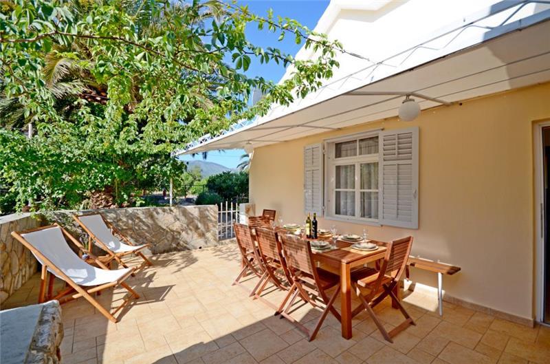 4 Bedroom Apartment near Jelsa, sleeps 8-9