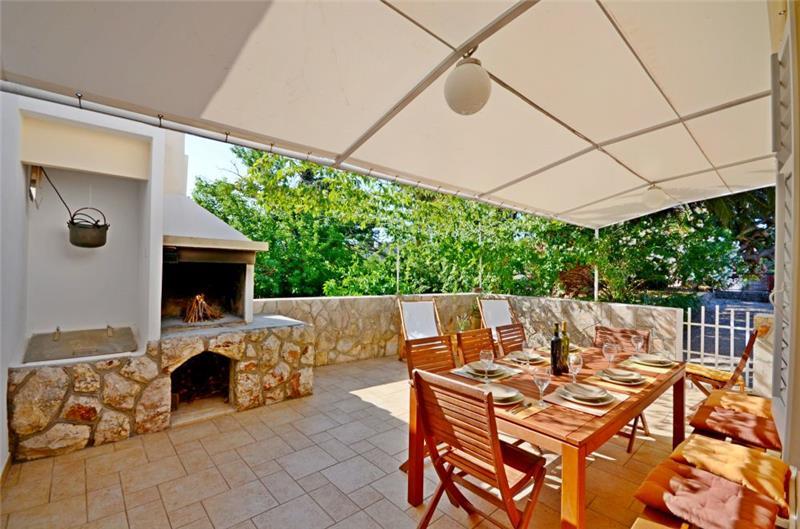 4 Bedroom Apartment near Jelsa, sleeps 8-9