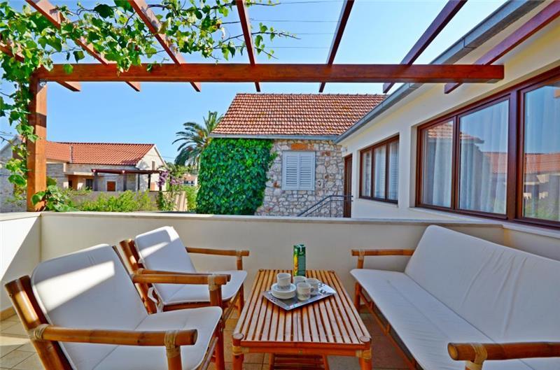 4 Bedroom Apartment near Jelsa, sleeps 8-9