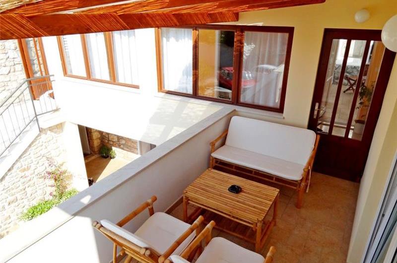 4 Bedroom Apartment near Jelsa, sleeps 8-9