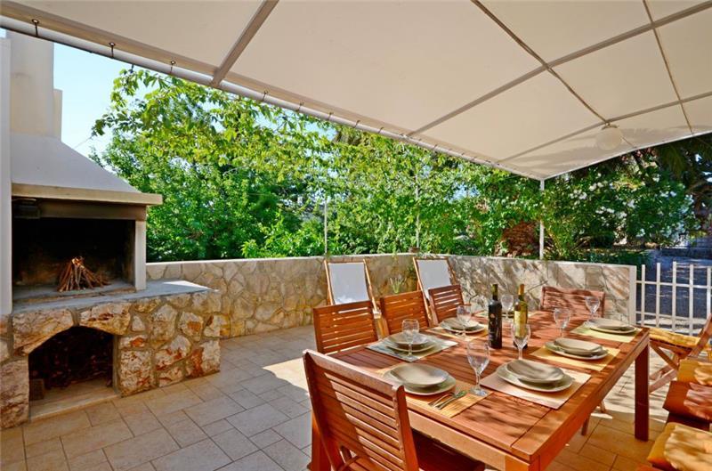 4 Bedroom Apartment near Jelsa, sleeps 8-9
