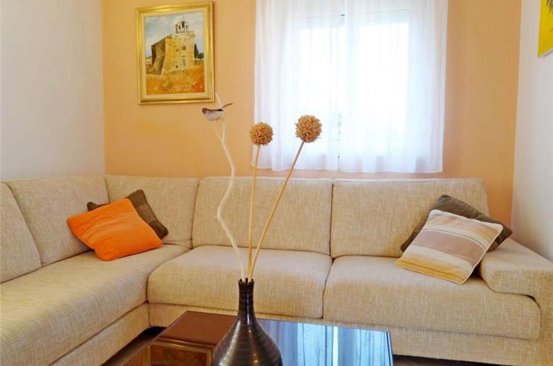 4 Bedroom Apartment near Jelsa, sleeps 8-9
