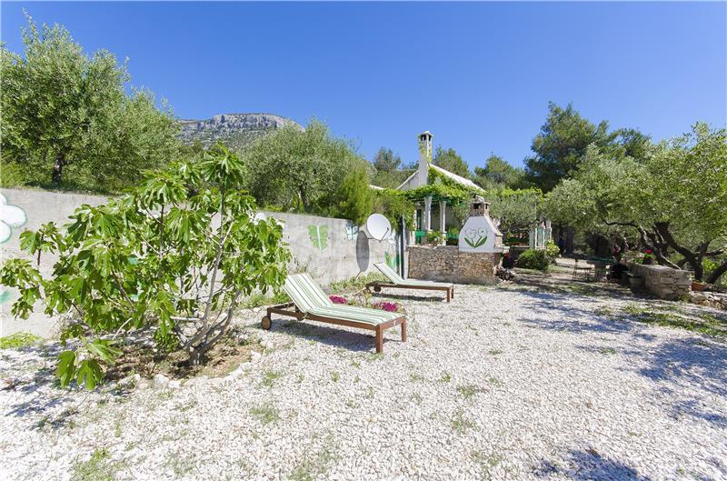 2 Bedroom Stone Cottage in Bol, sleeps 4