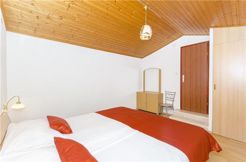 2 Bedroom Stone Cottage in Bol, sleeps 4