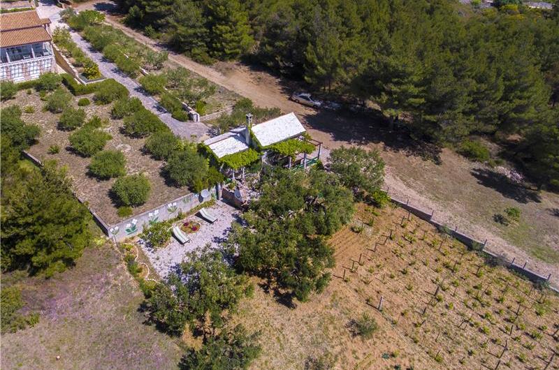 2 Bedroom Stone Cottage in Bol, sleeps 4