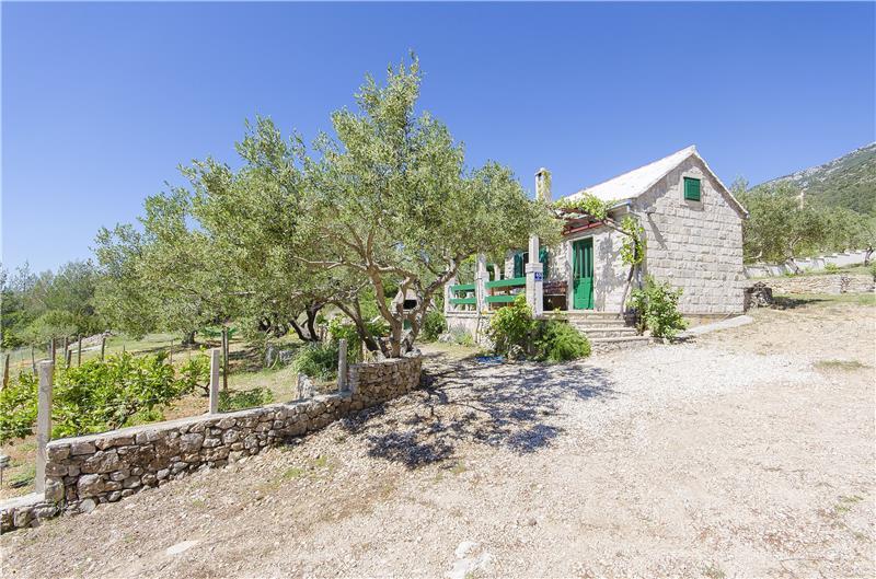 2 Bedroom Stone Cottage in Bol, sleeps 4