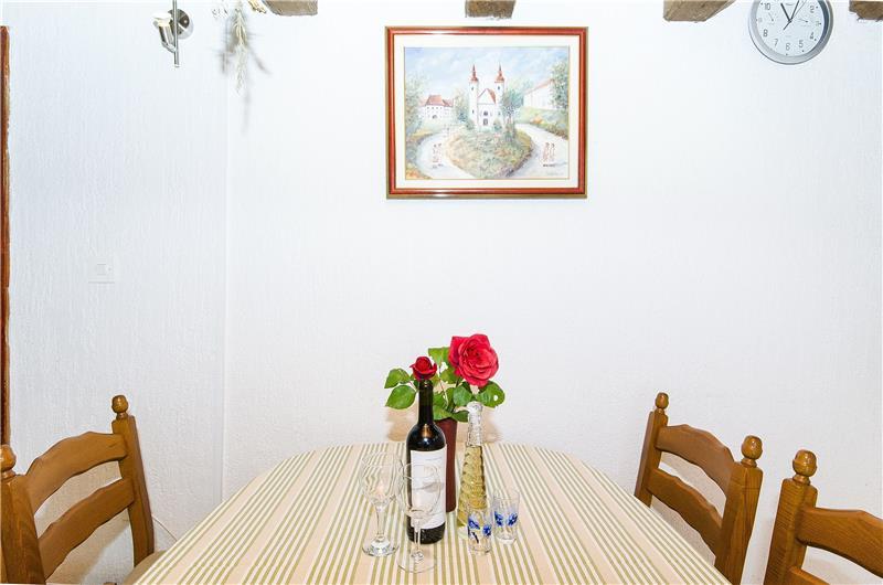 2 Bedroom Stone Cottage in Bol, sleeps 4