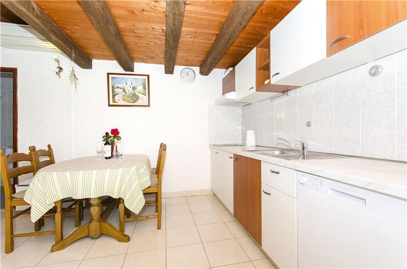 2 Bedroom Stone Cottage in Bol, sleeps 4