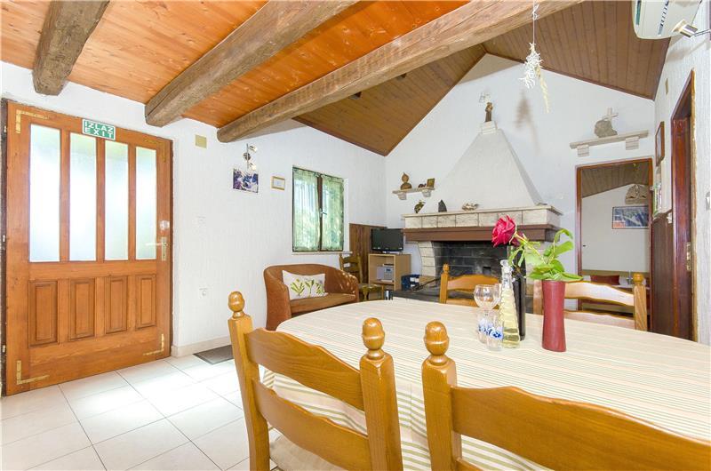 2 Bedroom Stone Cottage in Bol, sleeps 4